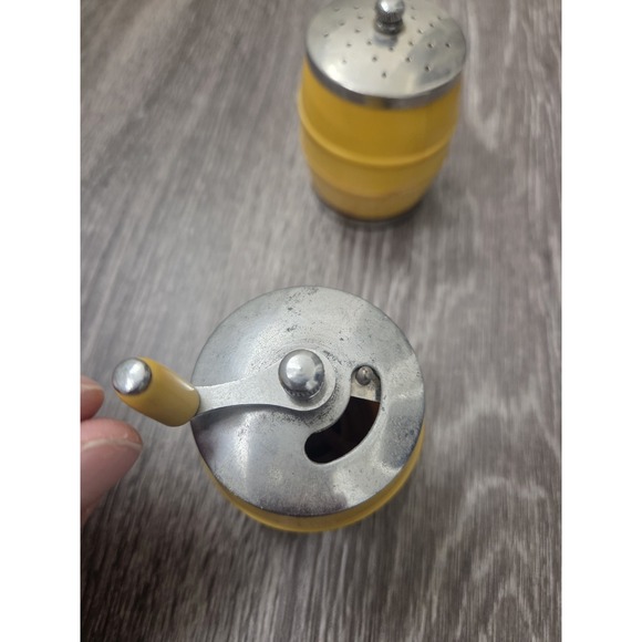 Rare Vintage Retro Mcm Yellow Salt Shaker and Peppermill - Picture 5 of 9